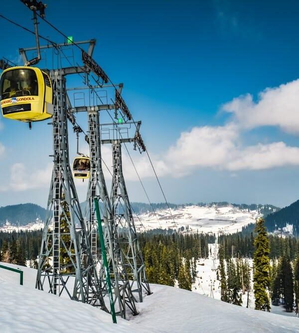 Gulmarg-–-Snowy-Himalayan-Beauty